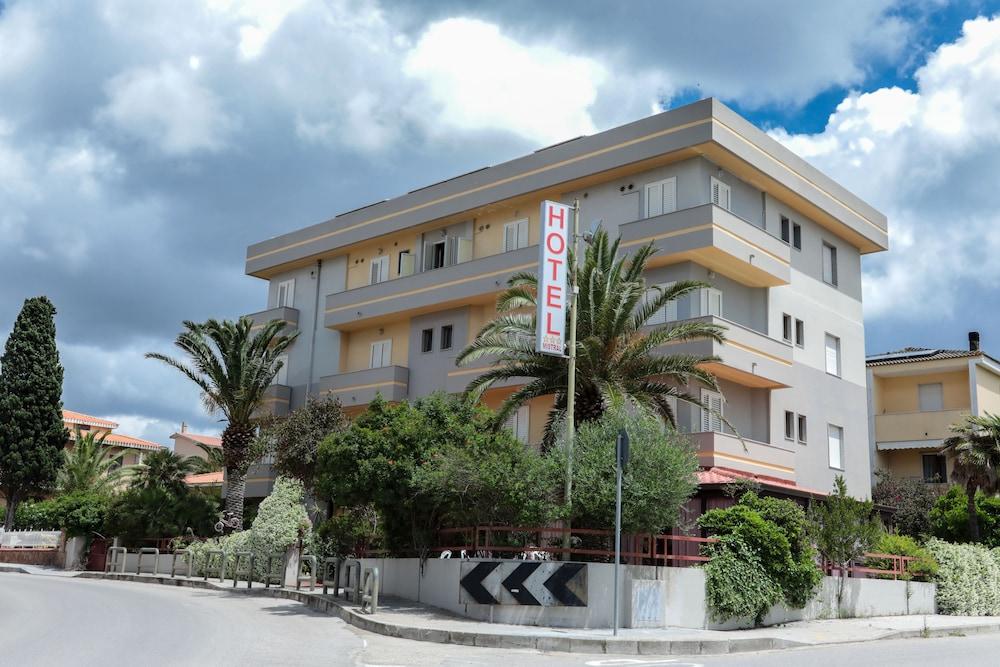 Mistral Hotel 3*